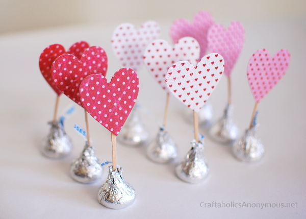 Paper Craft ideas for Valentine’s Day {TUTORIALS!}