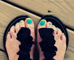 neon nails neon nails