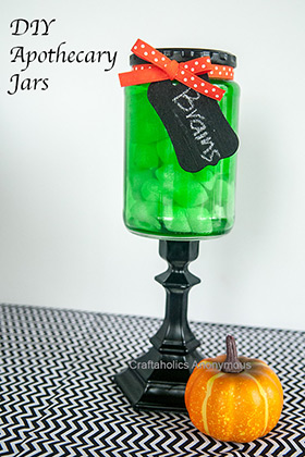 DIY Apothecary Jars - simple and easy Halloween decoration! DIY apothecary jars