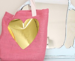 Burlap & Metallic burlap tote bag sewing tutorial at Craftaholics Anonymous