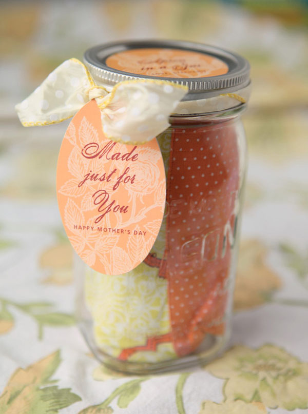 http://www.craftaholicsanonymous.net/wp-content/uploads/2014/10/Apron-in-a-Jar.jpg