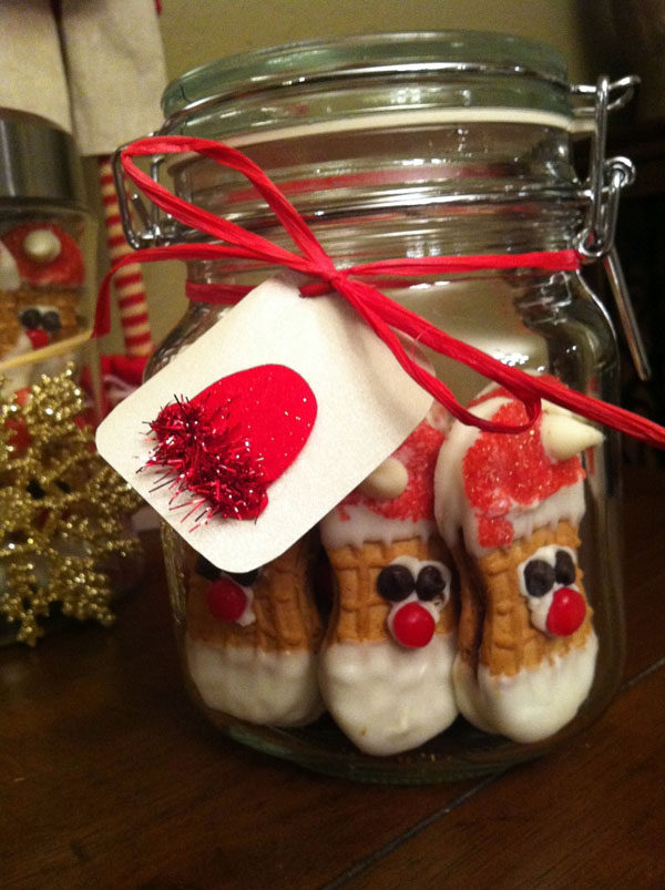 http://www.craftaholicsanonymous.net/wp-content/uploads/2014/10/Nutter-Butter-Santas-in-a-Jar.jpg