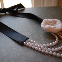 Sweater Flower and Pearl necklace