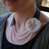 Sweater Flower and Pearl necklace TUTORIAL