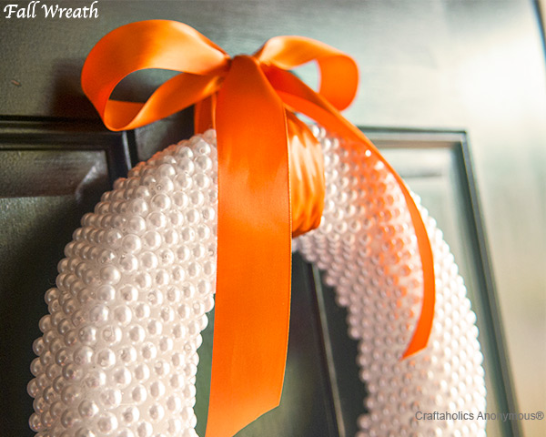 Love how you can change the ribbon on this wreath for different holidays. wreath