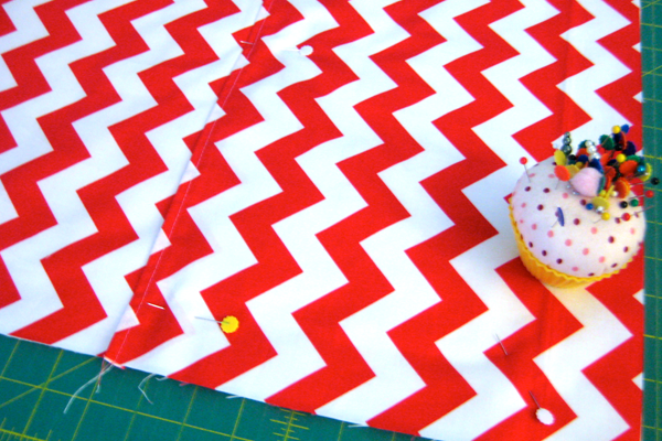 Easy envelope pillow tutorial! envelope pillow tutorial