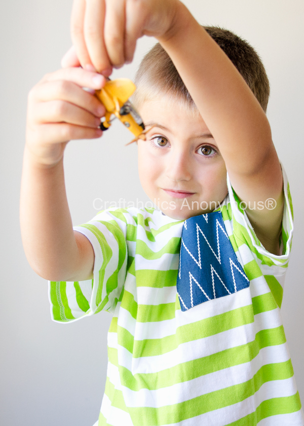 How to make a pocket t-shirt. Can use this technic to add a pocket to anything! how to make a pocket t-shirt