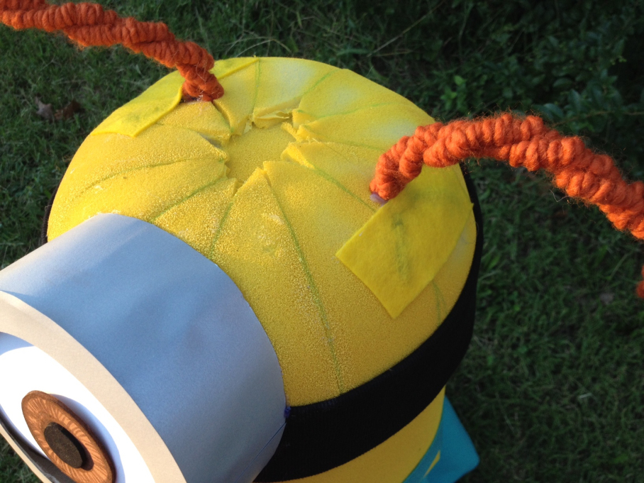 instructions on how to make a minion costume
