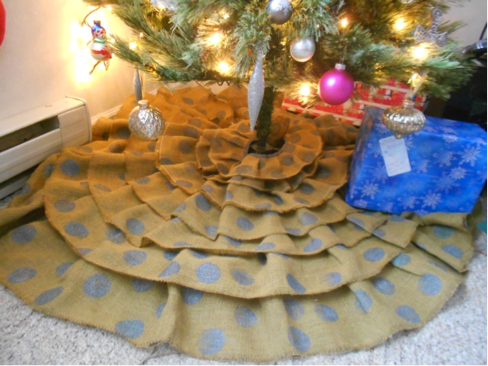 ruffled burlap christmas tree skirt