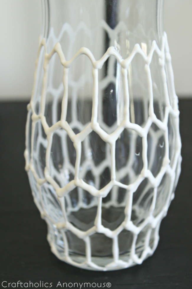 DIY hexagon vase. Super easy and so neat looking! click for tutorial. 
