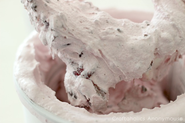 Yum! This cherry chocolate chip ice cream looks delicious! via @CraftaholicAnon