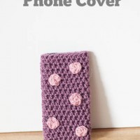 Crochet a cute phone case with polka dots!