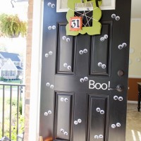 Halloween Googly Eye Door #MakeAmazing