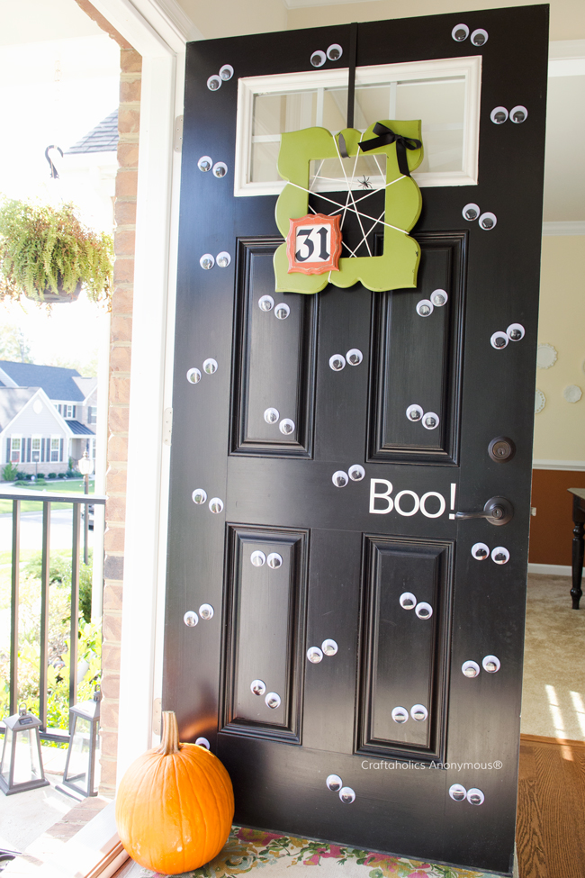 Halloween wiggle eye front door. Love the affect! So easy and cute. Doing this next year!