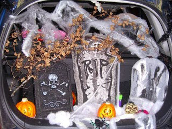 Craftaholics Anonymous® | 24 Trunk or Treat Ideas