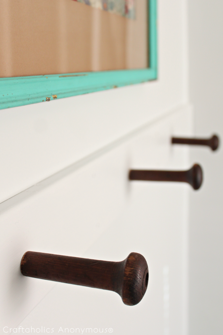 DIY Wood Peg Towel holder tutorial || love the vintage wood pegs!