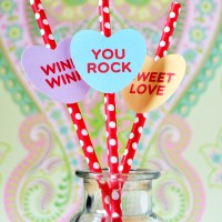 Free candy heart printable || So many uses for this printable at a Valentine's Day party!