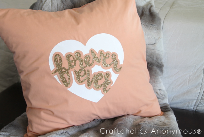 DIY Valentine Pillow tutorial || Free SVG cut file for the cute Forever Ever heart design