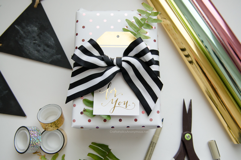 Make your own DIY Foil Gift wrap and gift tags with the Minc Tool! Super easy