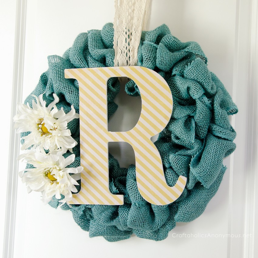 monogram burlap wreath || Easy to make and the texture is fabulous!