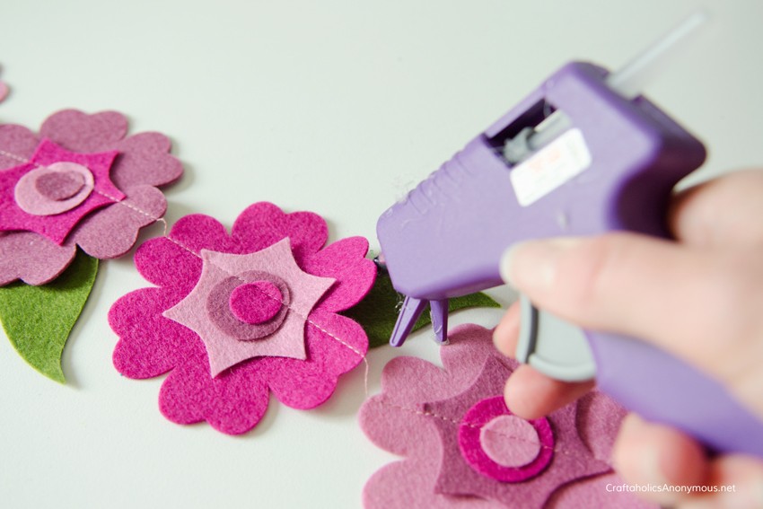 How to Make Felt Flower Banner Garland || Perfect for parties, decor, crafting, etc