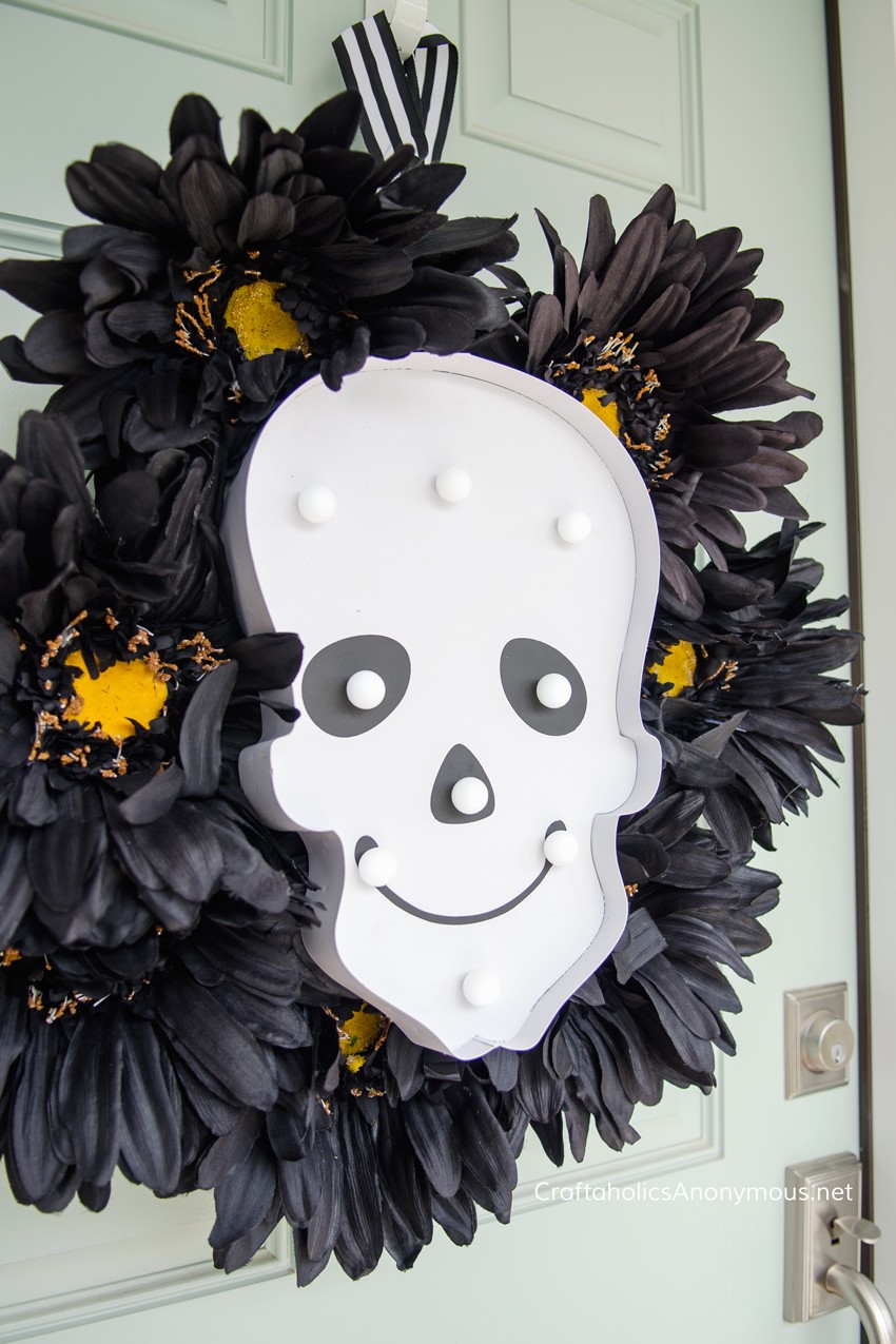 DIY Halloween Skull Wreath || Love that the lights turn on and glow in the dark. Perfect for Halloween night! Love this idea. found on www.CraftaholicsAnonymous.net