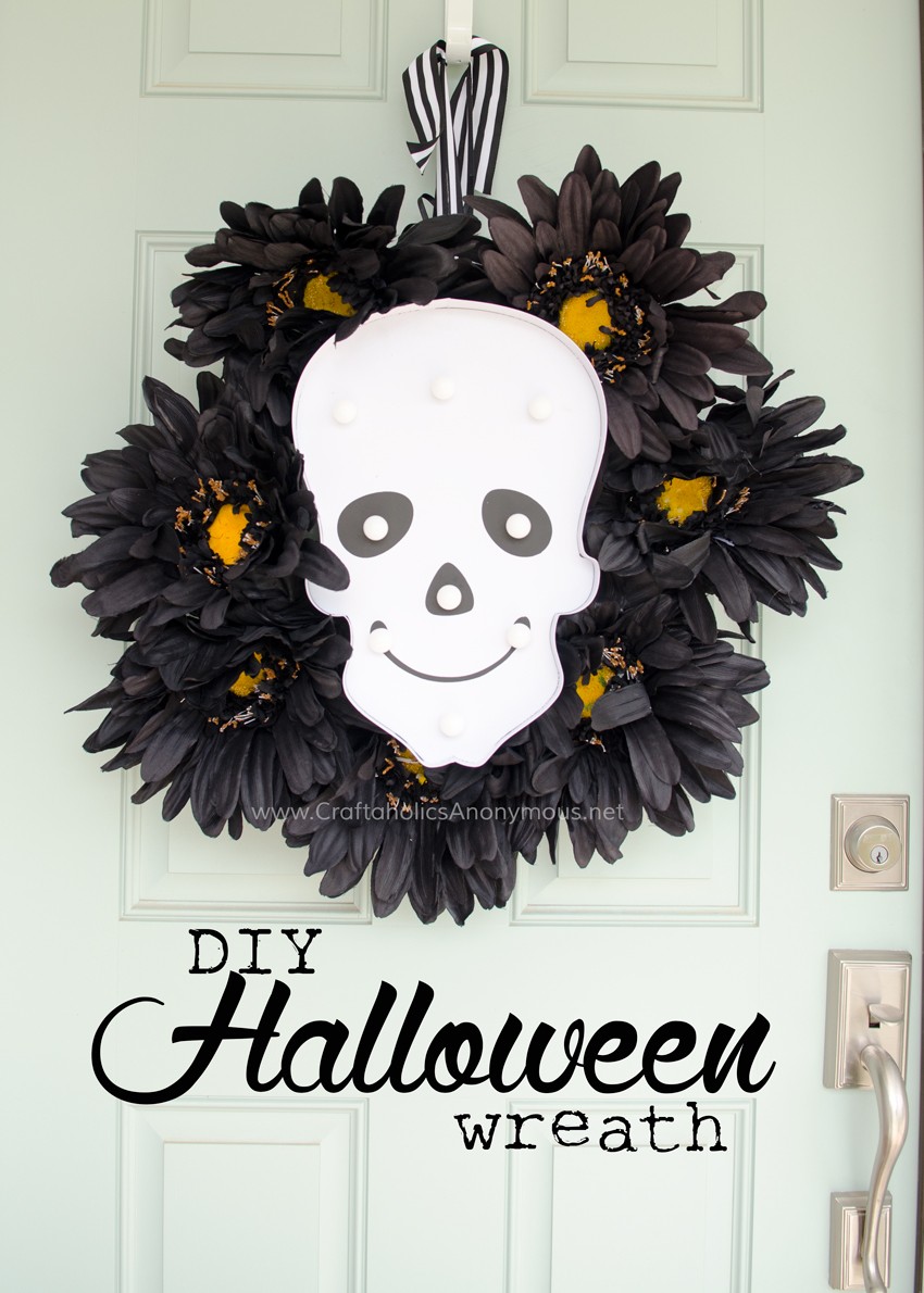 DIY Halloween Wreath Tutorial || Love that the lights turn on and glow in the dark. Perfect for Halloween night! Love this idea. found on www.CraftaholicsAnonymous.net