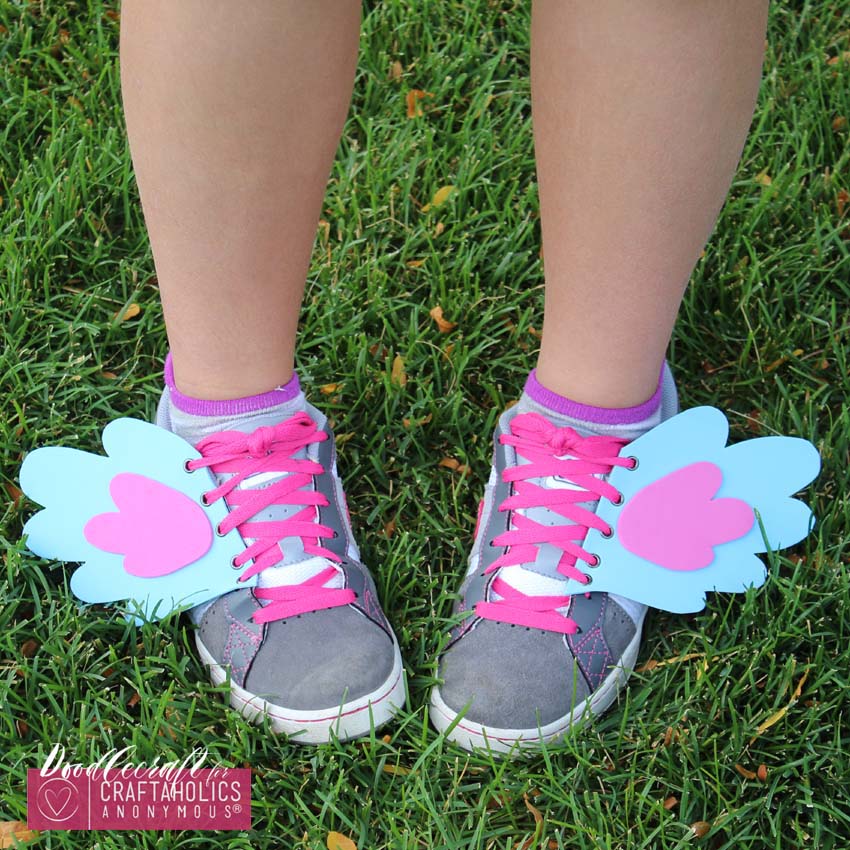Pony Shoe Wings Tutorial with free printable pattern || Great tween craft idea!