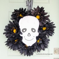 DIY Halloween Skull Marquee Wreath