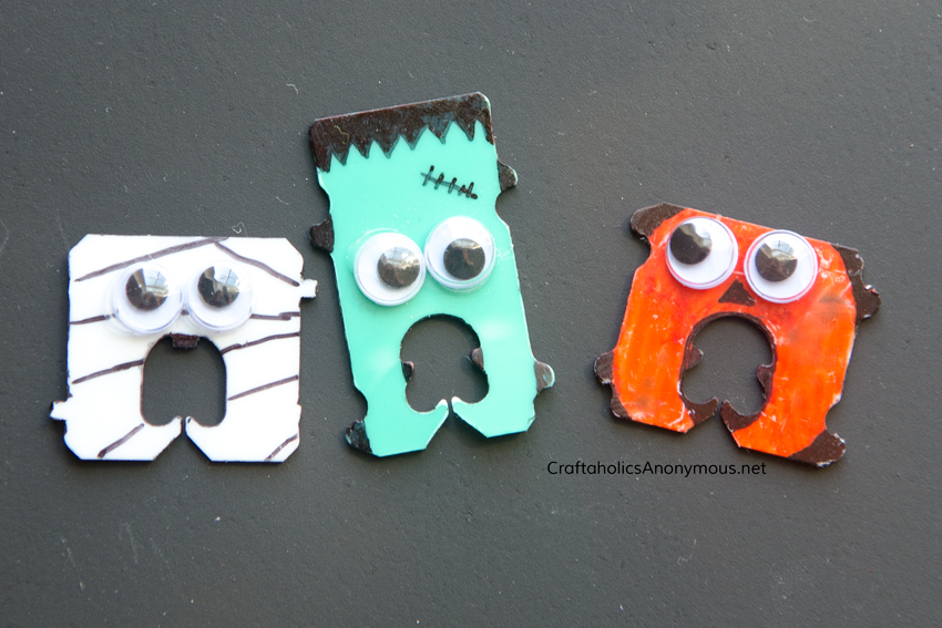 Halloween Bread tags || Great way to reuse bread tabs + great kids Halloween craft idea! Halloween Bread tags || Great way to reuse bread tabs + great kids Halloween craft idea!