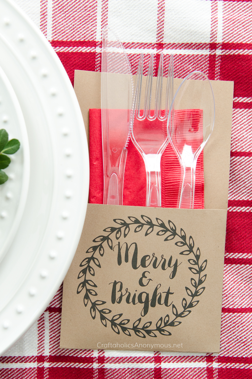 Free Printable Christmas Utensil Holder. Download this awesome print to make your own holiday utensil holders in minutes! Cute and functional. Awesome!!