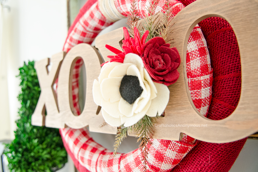 DIY Felt flowers on a Valentine Wreath 