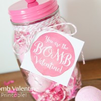 Bath Bomb Valentine gift idea with printable tag