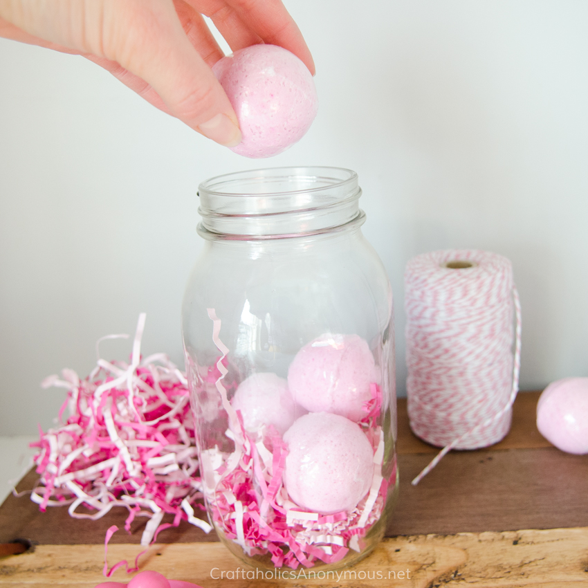 Bath Bomb in a Jar Valentine idea