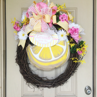 Summer wreath, pink and yellow lemonade themed