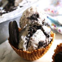 No-Churn Cookies and Cream Ice Cream