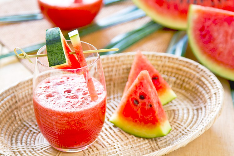 Watermelon juice with some pieces of watermelon