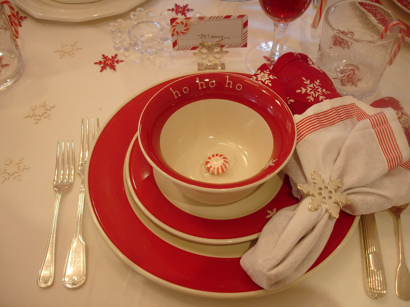 24-christmas-tablescapes-around-the-house