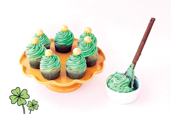 9 St. Patrick's Day Cupcakes HWTM
