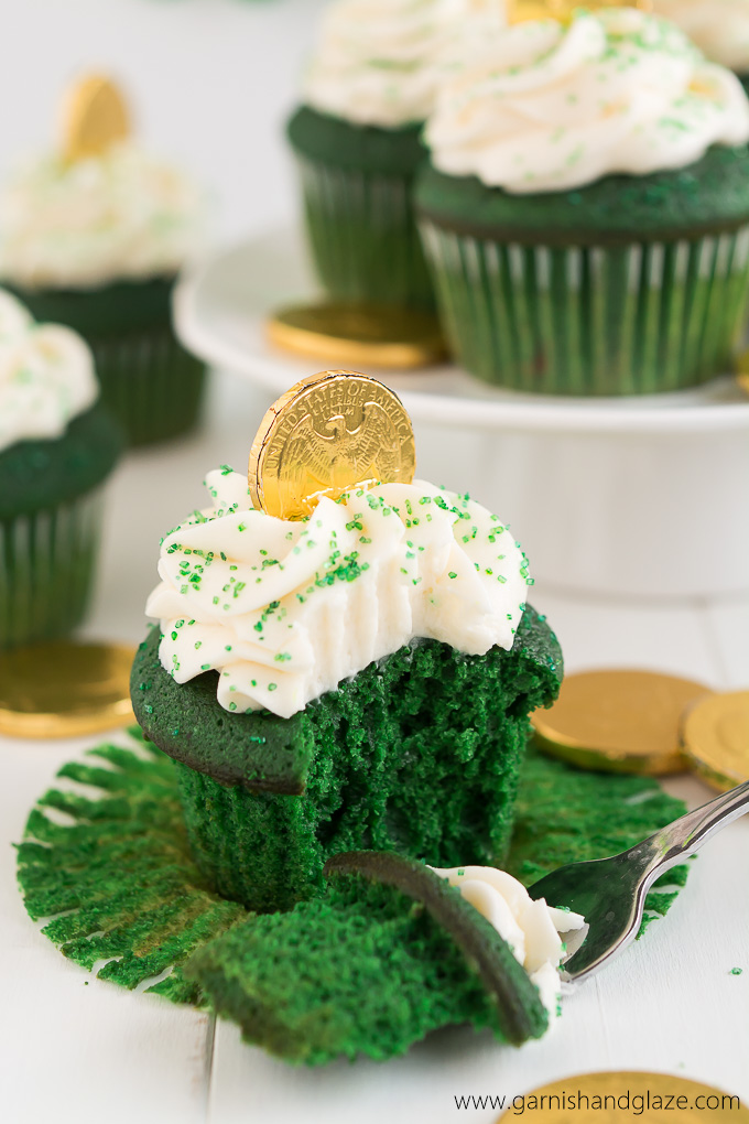 12. Green-Velvet-St-Patricks-Day-Cupcakes-8
