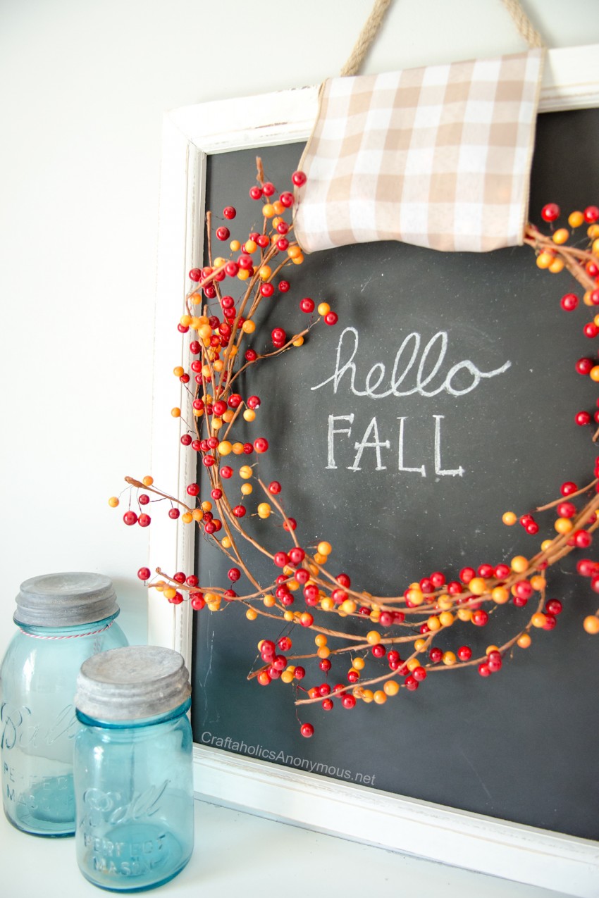 DIY Fall Craft Idea :: Simple Fall Chalkboard with Fall wreath