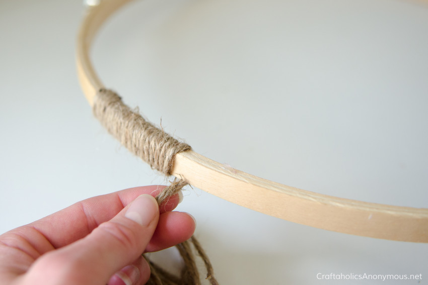 DIY embroidery hoop wreath 