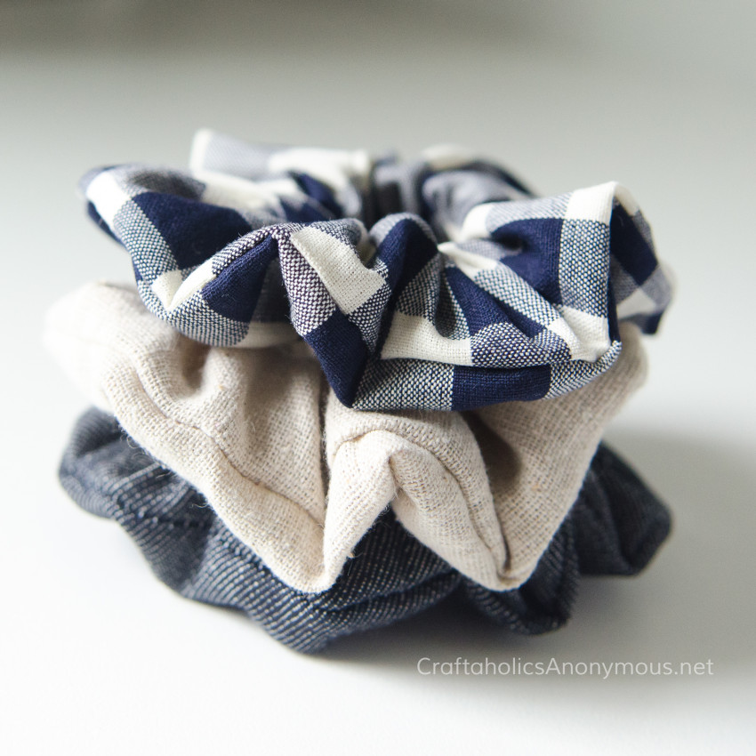 DIY Scrunchies tutorial :: Make your own scrunchies! Craftaholics Anonymous