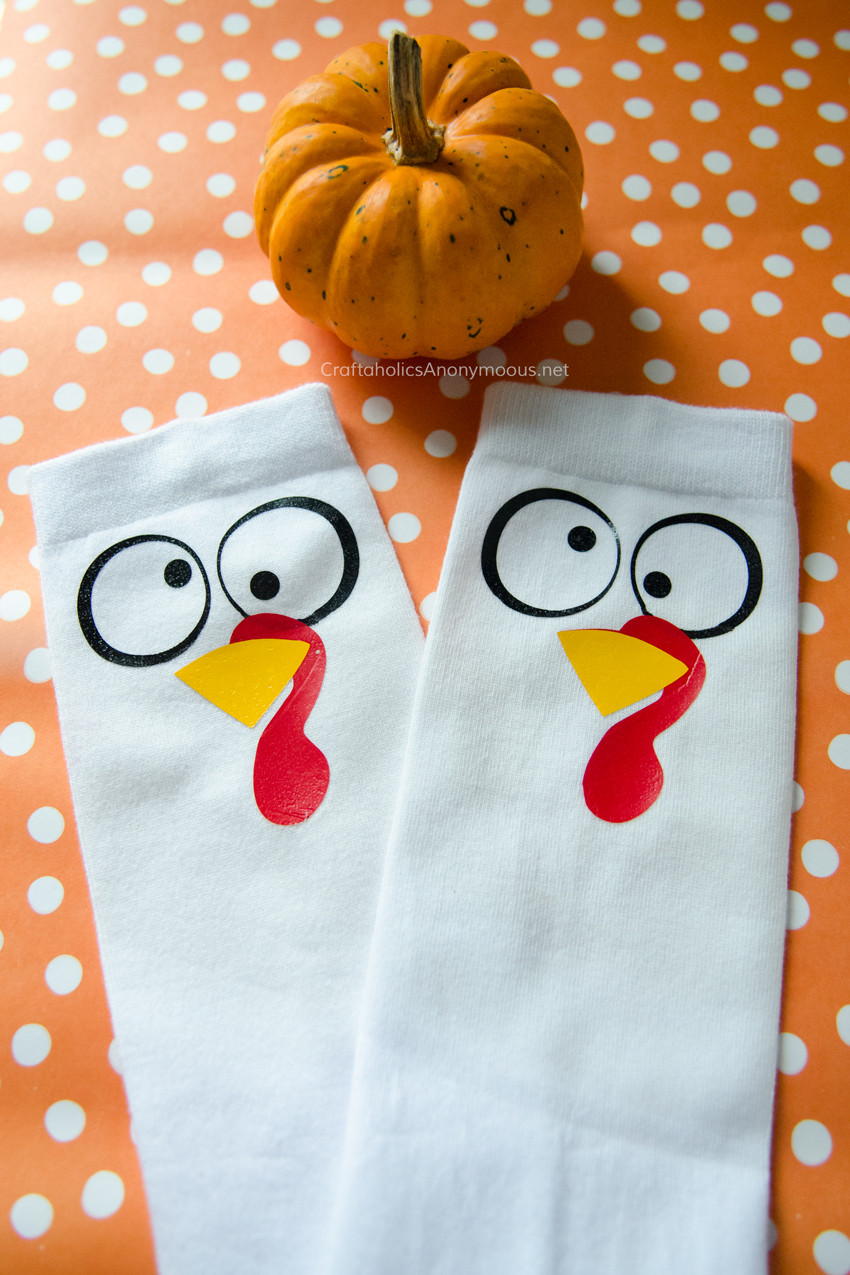 DIY Turkey Socks tutorial - perfect for Thanksgiving Turkey trot races!