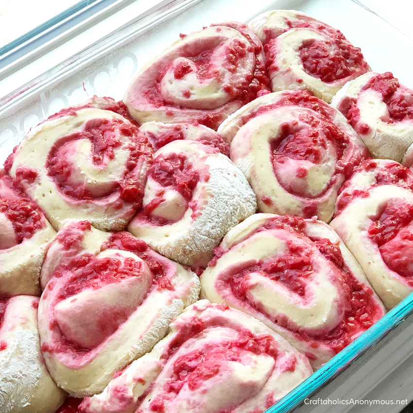 Raspberry Sweet Rolls Recipe :: THESE ARE AMAZING